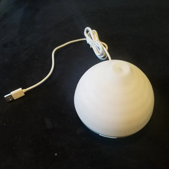 Essential Oil Diffuser - Picture 1 of 3